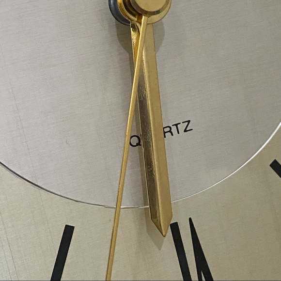 BULOVA Grand Prix B-1700 Gold-tone Brass Mantle Clock - Picture 10 of 14